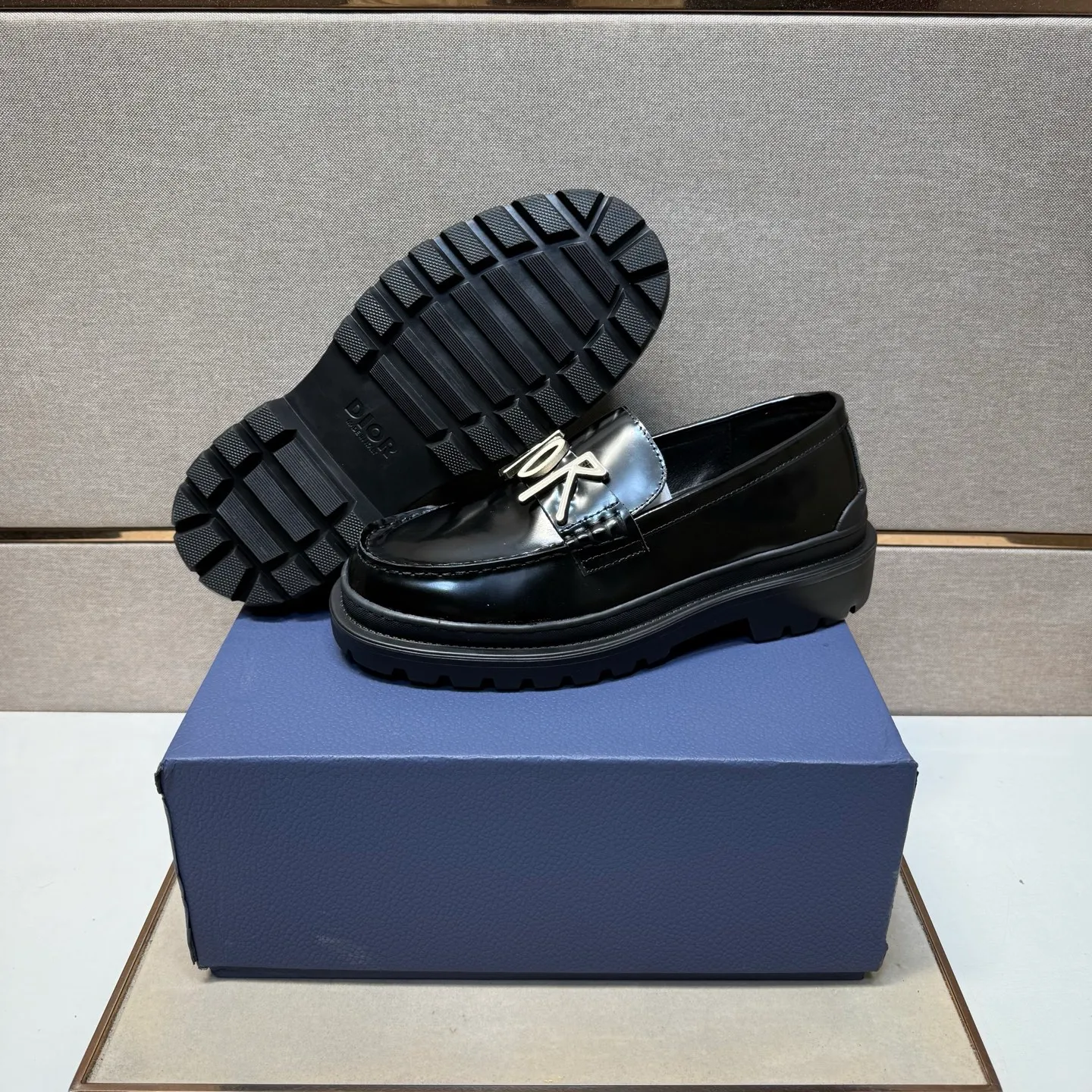 ⬛️Men's shoes 💰p442 [Dior~] Men's casual shoes 2025z cabinet sales simultaneously 🔶Size: 39-44 #️⃣ 🔷2 colors🔜The upper is made of multi-material splicing➕Genuine leather lining, comfortable and breathable, sole: original comfortable and wear-resistant outsole, ⚠️Real shot📱Photographed🎬The real thing is better📢📢📢